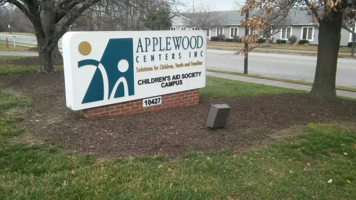 Applewood Centers Inc