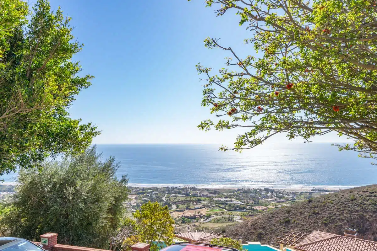 Cliffside Malibu - Thumbnail 5