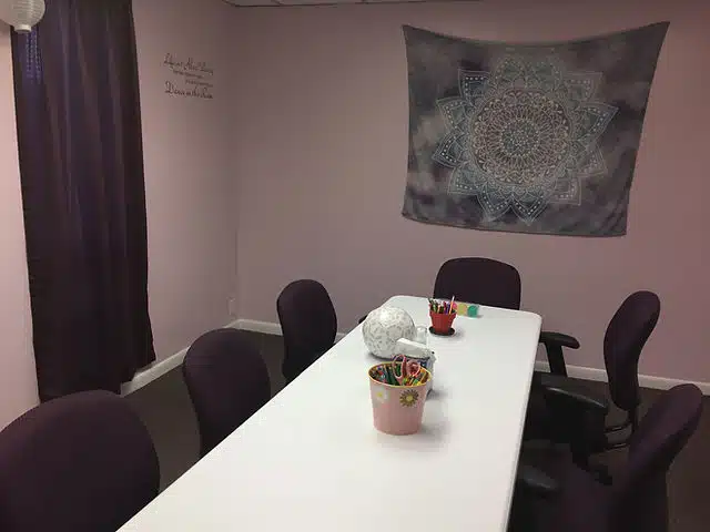 Helping Hands Recovery Center - Thumbnail 2