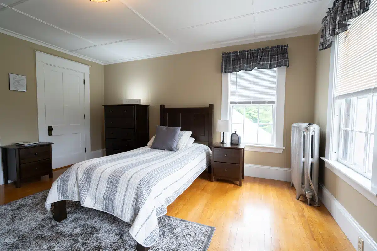 Plymouth House - Thumbnail 4