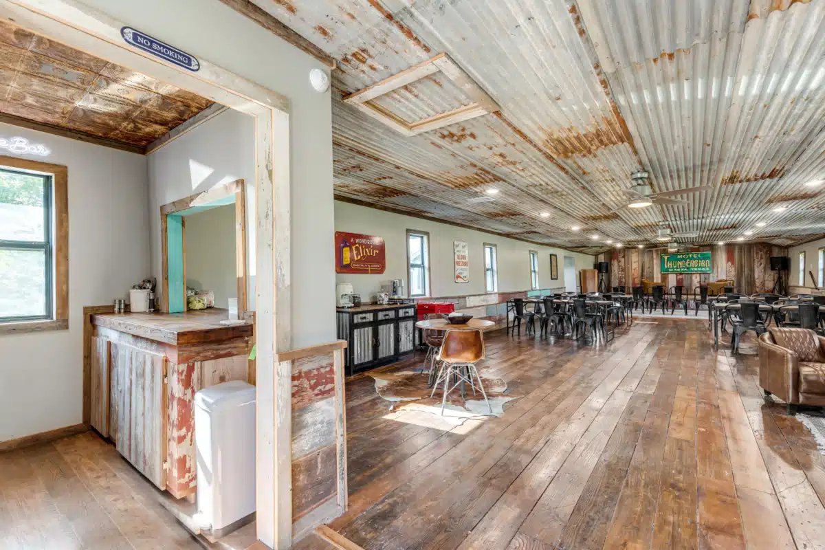 Renewal Lodge by Burning Tree - Thumbnail 3