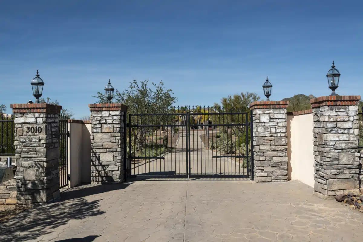 Sobermans Estate - Thumbnail 8