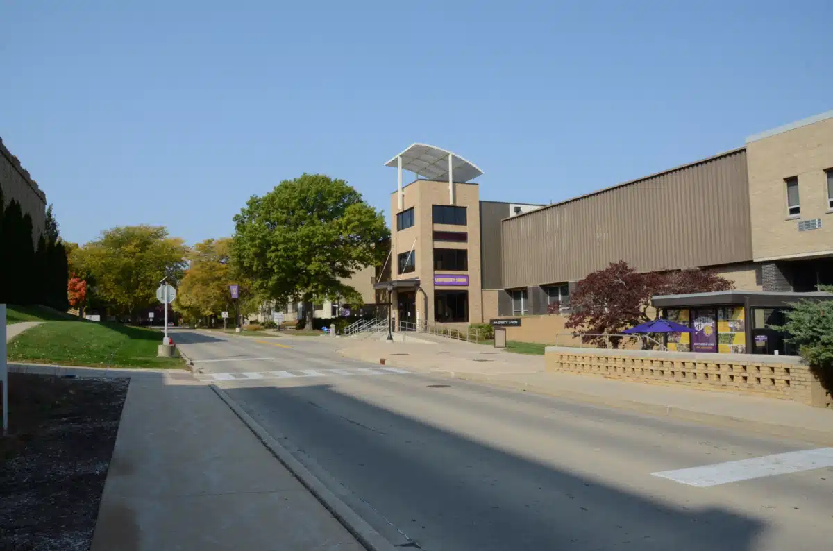 Western Illinois University - Thumbnail 9